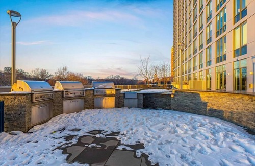 White Plains Apartment | Cozy Downtown Studio BR Near MetroNorth Station