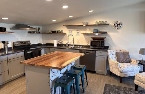 Moscow Apartment | Downtown Studio - Mustard: Guest Rated 9.2 with Breakfast