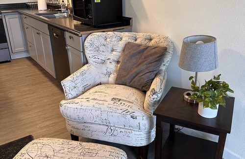Moscow Apartment | Downtown Studio - Mustard: Guest Rated 9.2 with Breakfast
