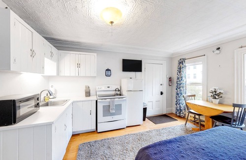 Castine Apartment | Convenient Downtown Studio with Kitchen & Ocean Views