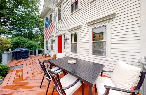 Castine Apartment | Convenient Downtown Studio with Kitchen & Ocean Views