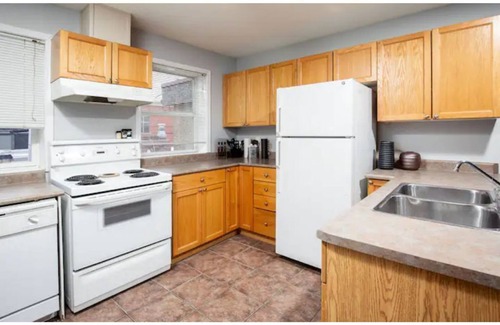 Grande Prairie House | Prime Downtown Suite with Kitchen and Breakfast Included