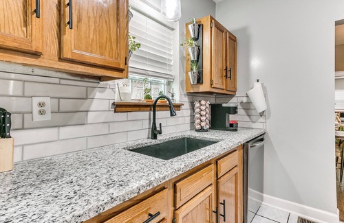 Tulsa House | Pet-Friendly Downtown Sunny Craftsman for Memorable Stays