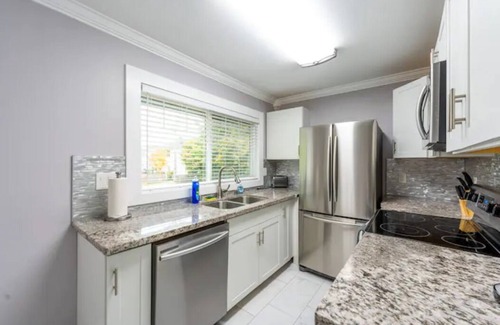 Hilltop House | Discover Downtown Tacoma's House of Gray #4 with Spa & Breakfast