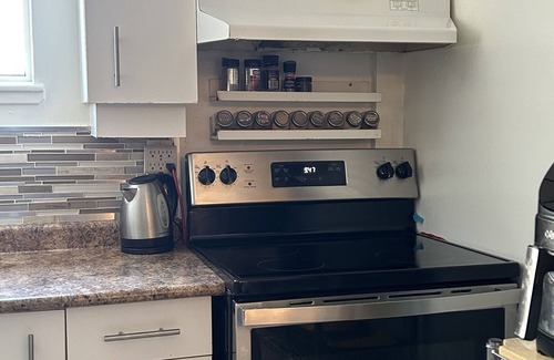 Niagara Condo | Convenient Downtown Toronto 2-Bedroom Condo with Balcony