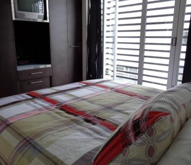 Auckland Central Business District Apartment | Exclusive Downtown Townhouse with Spa and Private Pool