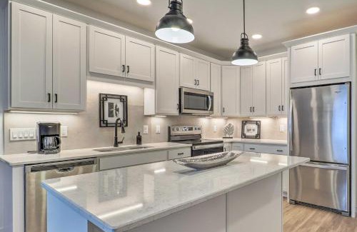 Traverse City Apartment | Family-Friendly Condo Steps from Downtown Traverse City Beach