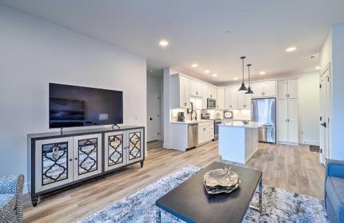 Traverse City Apartment | Family-Friendly Condo Steps from Downtown Traverse City Beach