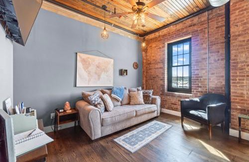 Perryville Apartment | Stylish Urban Loft Above Restaurants - Rated 10/10!