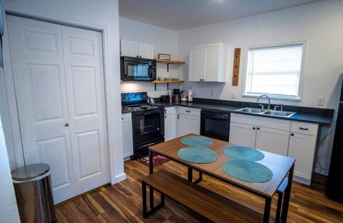 Nevada Street Apartment | Cozy 2BR Downtown Retreat with Spa & Breakfast Options
