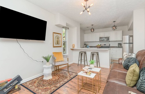 East Price Hill Apartment | Downtown Views: Child-Friendly Escape Just Minutes Away