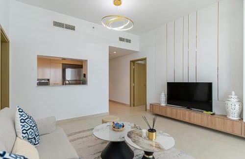 Bur Dubai Apartment | Experience Downtown Views 4702 with Pool & Oceanfront Dining