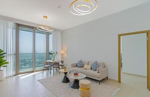 Bur Dubai Apartment | Experience Downtown Views 4702 with Pool & Oceanfront Dining