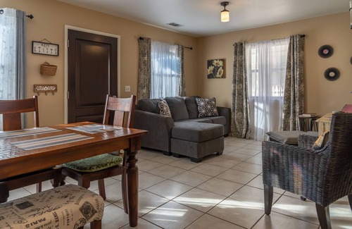 Paso Robles Cottage | Perfect Downtown Getaway: Walk to Everything in Paso!