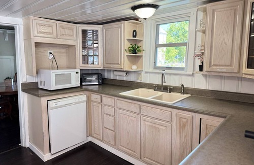 Whitestown House | Downtown Whitestown Retreat with King Suite, Private Pool & Spacious Backyard