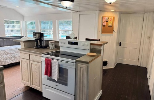 Whitestown House | Downtown Whitestown Retreat with King Suite, Private Pool & Spacious Backyard