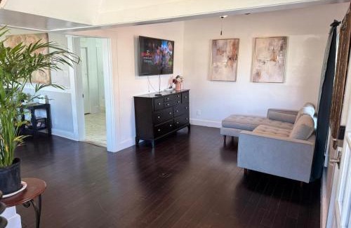 Whitestown House | Downtown Whitestown with King Suite and Pool