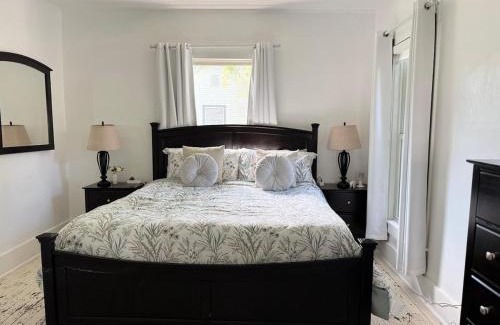 Whitestown House | Downtown Whitestown with King Suite and Pool