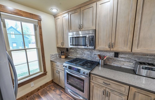 Crested Butte House | Prime Downtown Retreat with Hot Tub & 3 Master Suites