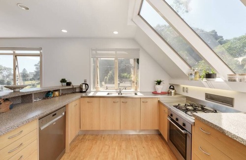 Mount Maunganui House | Downtown Hotel with Spectacular Mt Drury Views