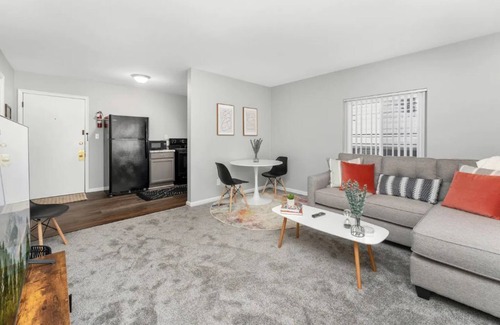 Wyandotte Apartment | Downtown Wyandotte: Cozy Retreat with Pet-Friendly Options