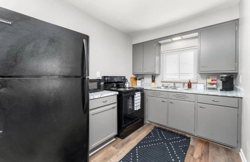Wyandotte Apartment | Downtown Wyandotte: Cozy Retreat with Pet-Friendly Options