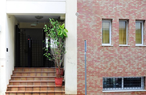 Kalamata Apartment | Central Downtown Yellow Studio with Breakfast & Kitchen