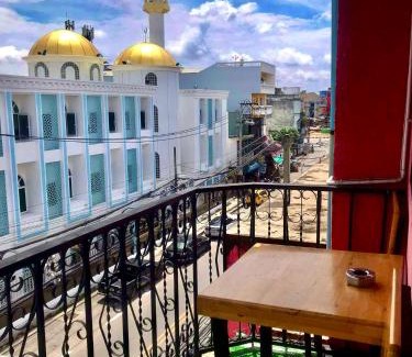 Chang Phueak Hostel | Budget-Friendly Doze Hostel with On-Site Restaurant