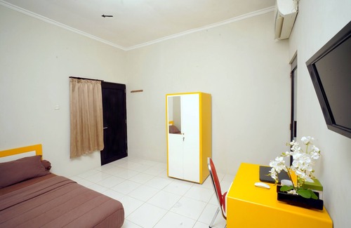 Palembang House | Budget-Friendly Family Retreat at Dparagon Dwikora