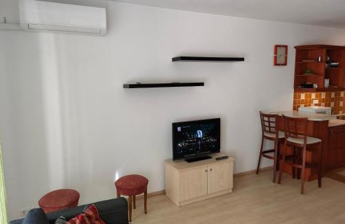 Ferencvaros Apartment | Top-Rated Drégely Apartment: Pet-Friendly & Accessible Stay