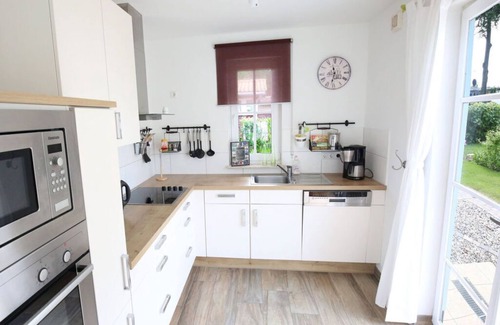 Rerik House | Cozy Drööm unter Reet: Family-Friendly Holiday Residence