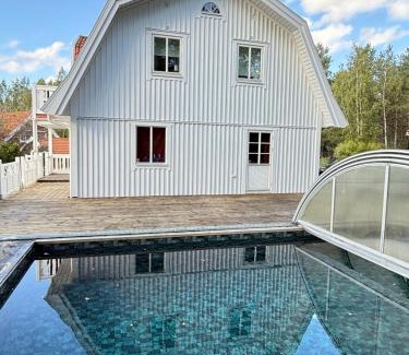 Sodertalje Municipality Bed & Breakfast | Idyllic Dr Åsa Kallfors Järna B&B with Garden & Nature Trails