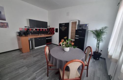 Hochleithen Apartment | Convenient Drei-FreeParking Hotel with Self-Check-In