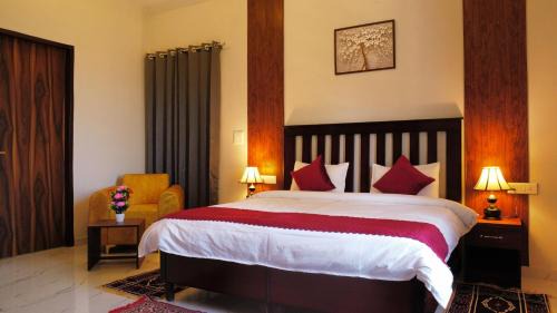 Kalka House | Comfortable Dr Atam Parkash Villa with Lake View Rooms