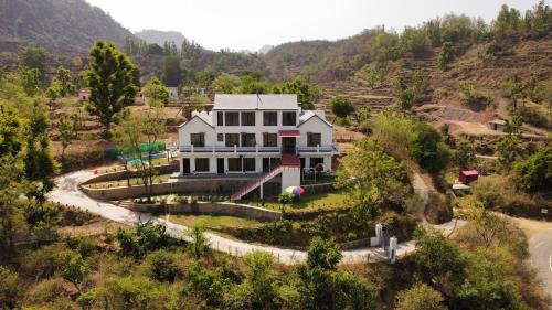 Kalka House | Comfortable Dr Atam Parkash Villa with Lake View Rooms