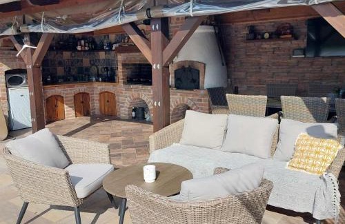 Bekescsaba House | Unforgettable Stay at Dr Becsey Oceanfront Apartman