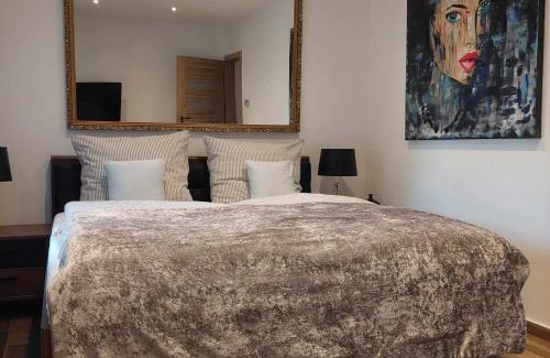 Bekescsaba House | Unforgettable Stay at Dr Becsey Oceanfront Apartman