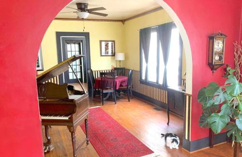 Lafayette House | Discover Dr. Yaple's Art Deco House: Pet Friendly Delight