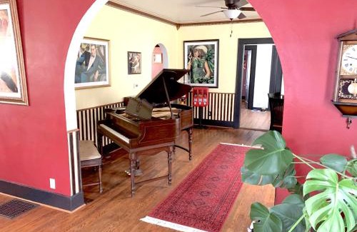 Lafayette House | Discover Dr. Yaple's Art Deco House: Pet Friendly Delight