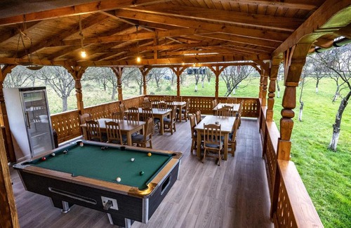 Ocna Sugatag Bed & Breakfast | Guest Rated 10/10: Drag de Maramureș with Hot Tub & Breakfast