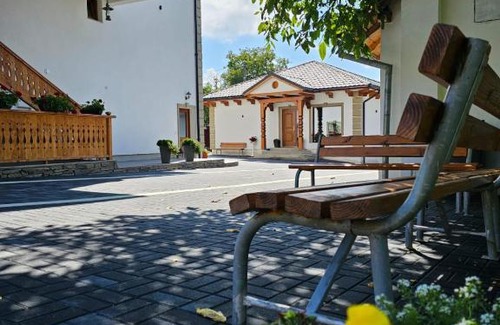 Ocna Sugatag Bed & Breakfast | Guest Rated 10/10: Drag de Maramureș with Hot Tub & Breakfast