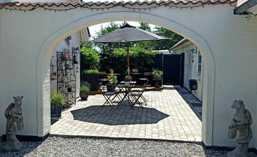 Ullerslev Bed & Breakfast | Highly Rated Dragondrum Bed & Kitchen with Family-Friendly Amenities