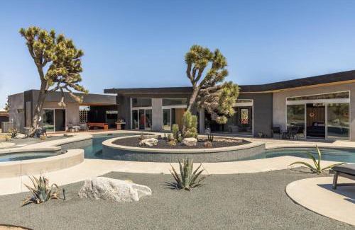 Yucca Valley House | Experience Dragonfly by Fieldtrip: Oasis with Resort Pool