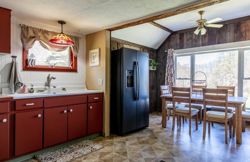 Wellsboro House | Pet-Friendly Dragonfly Cottage: A Relaxing Wellsboro Retreat