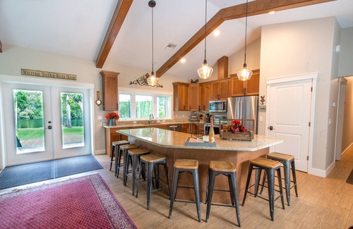 Dunnellon House | Experience Dragonfly Cottage with Ocean View & Spa Amenities