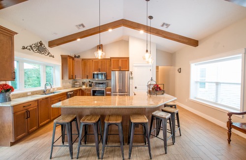 Dunnellon House | Experience Dragonfly Cottage with Ocean View & Spa Amenities
