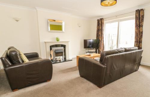 Bridgwater House | Relax at Dragonfly: Family-Friendly 4-Star Retreat