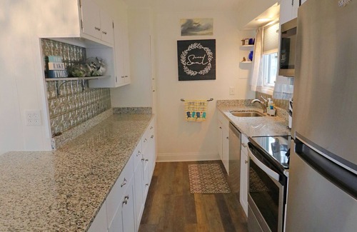 Mayville Cottage | Discover Dragonfly House: Lakefront Cottage with Dock