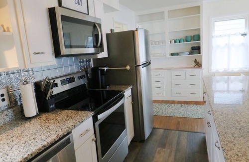 Mayville Cottage | Discover Dragonfly House: Lakefront Cottage with Dock