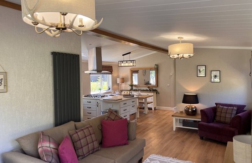 Ryther Apartment | Delightful Dragonfly Lodge with Hot Tub and Family Amenities